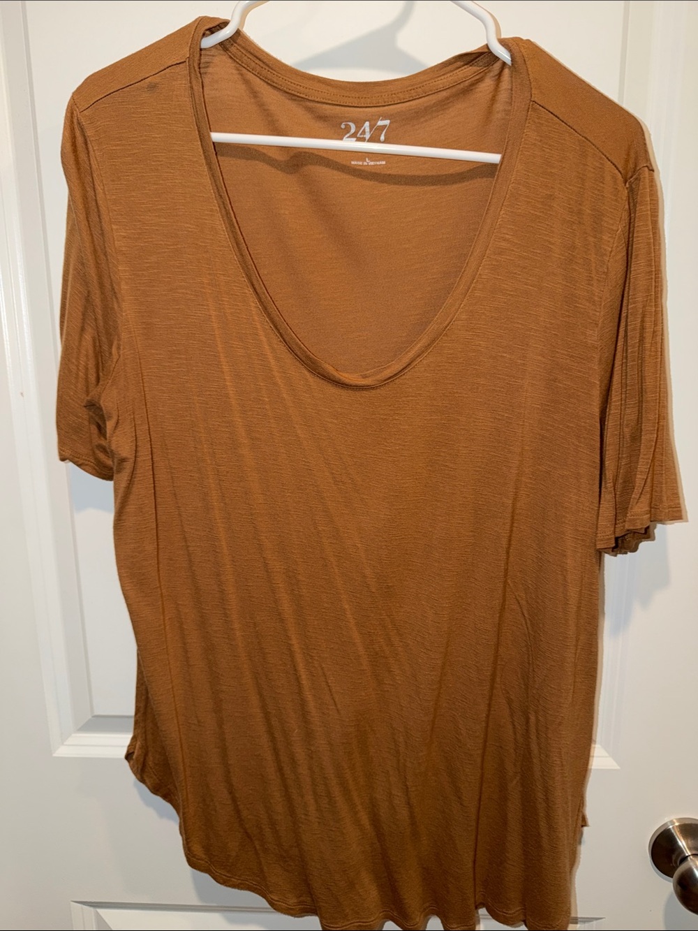 24/7 Women's Short Sleeve Scoop Neck Tee in Rust Brown